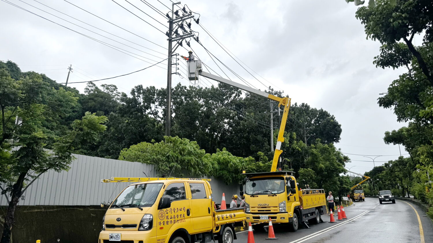 巴威颱風釀災 台電鳳山區處全力搶修 已復電逾94%