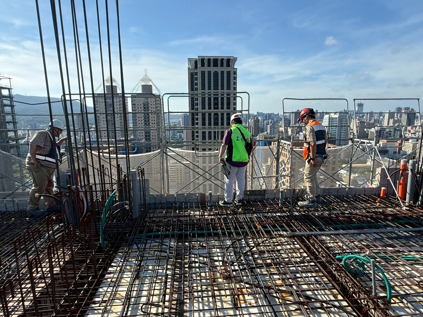 高市工務局超前部署 社區工地同步防颱防汛 慎防颱風巴威來襲