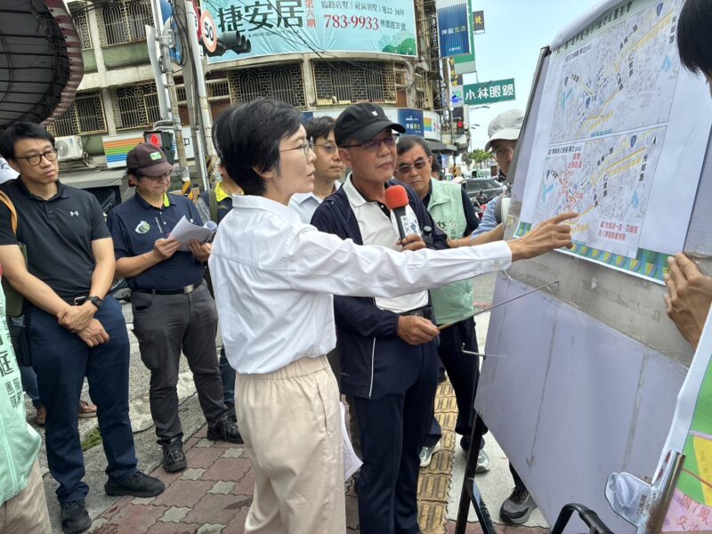 拒當塞車白老鼠！立委林岱樺邀交通部次長看大寮車流 現場敲定跨部會同步加速流程
