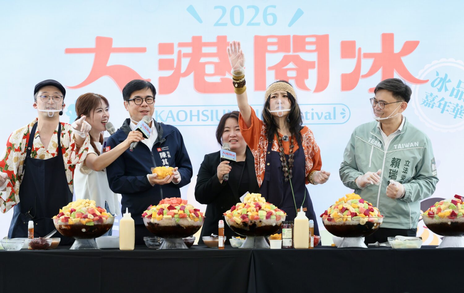大港閱冰清涼舉行 陳其邁邀民眾品嚐高雄特色冰品 探索哈瑪星與旗津夏日風情 大港閱冰清涼舉行 陳其邁邀民眾品嚐高雄特色冰品 探索哈瑪星與旗津夏日風情
