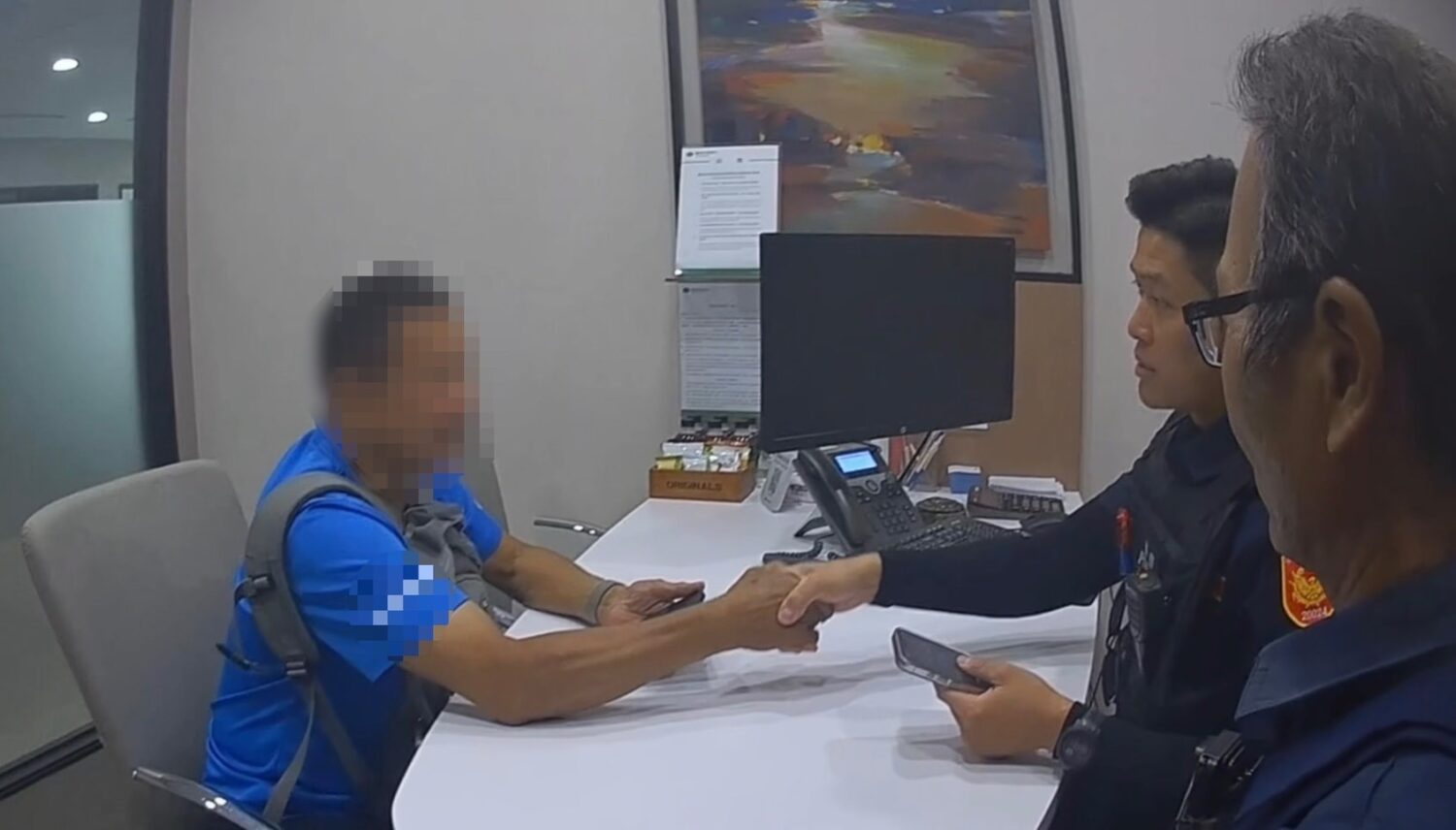 AI股賺1300萬險遭騙!鳳山警銀聯手保住900萬元 AI股賺1300萬險遭騙!鳳山警銀聯手保住900萬元