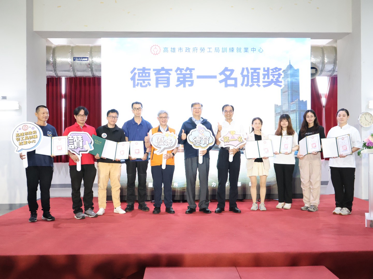 7名女力高標完成水電裝修職能訓練 相準市場需求 將提供更安心的服務 7名女力高標完成水電裝修職能訓練 相準市場需求 將提供更安心的服務
