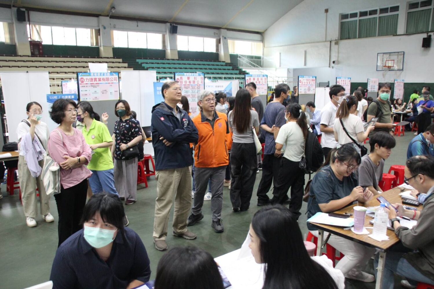高市勞工局辦大型徵才活動助市民就業 對接各產業求才熱潮 高市勞工局辦大型徵才活動助市民就業 對接各產業求才熱潮