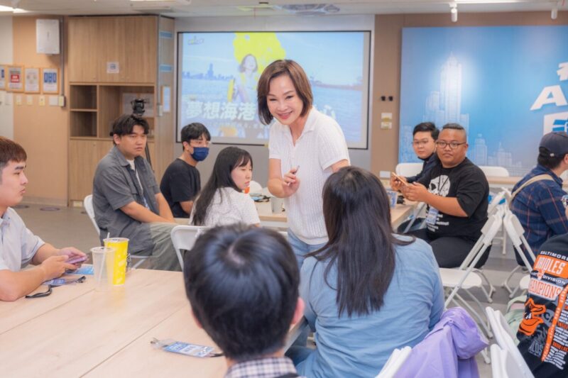 第八屆民主學校首次移師高雄 柯志恩親勉青年：你們可以引領世界的潮流