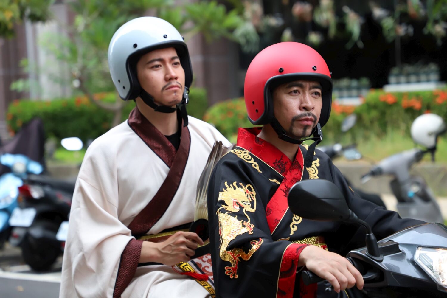 諸葛亮獻策機車左轉「慢、看、讓」 高市府推三國穿越短影音宣導交通安全 諸葛亮獻策機車左轉「慢、看、讓」 高市府推三國穿越短影音宣導交通安全