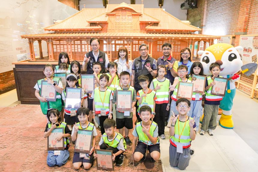 小小軌道推廣員授證　張市長鼓勵孩子成為公共運輸最佳代言人