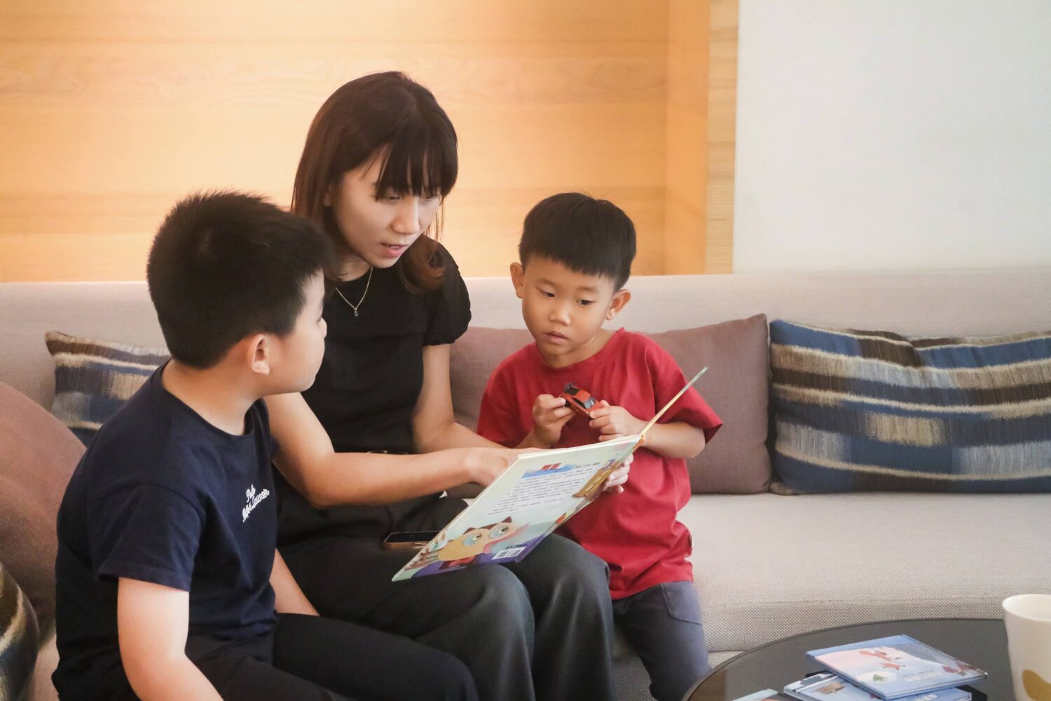 ▲旅客預訂「夏日放電計畫START」高鐵聯票住房專案，享12歲以下孩童免費入住，並可提前預約限量Cozzi Kids兒童專屬備品。（圖/和逸高雄館提供）