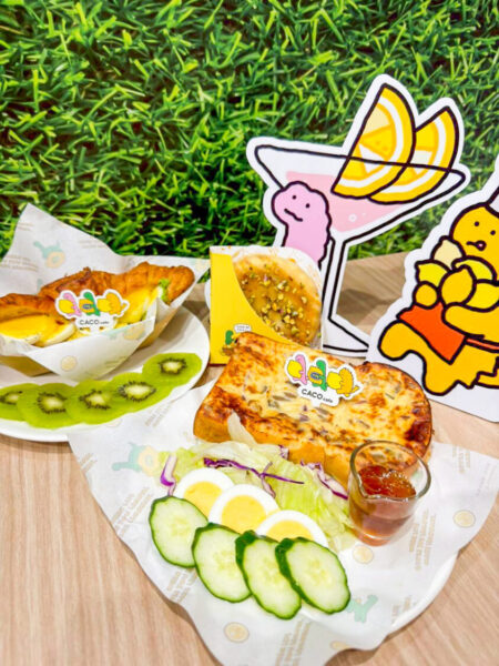 ▲呼應「檸檬果園」的夏日盛宴，CACO cafe 推出多款聯名餐點。（圖/高雄夢時代提供）