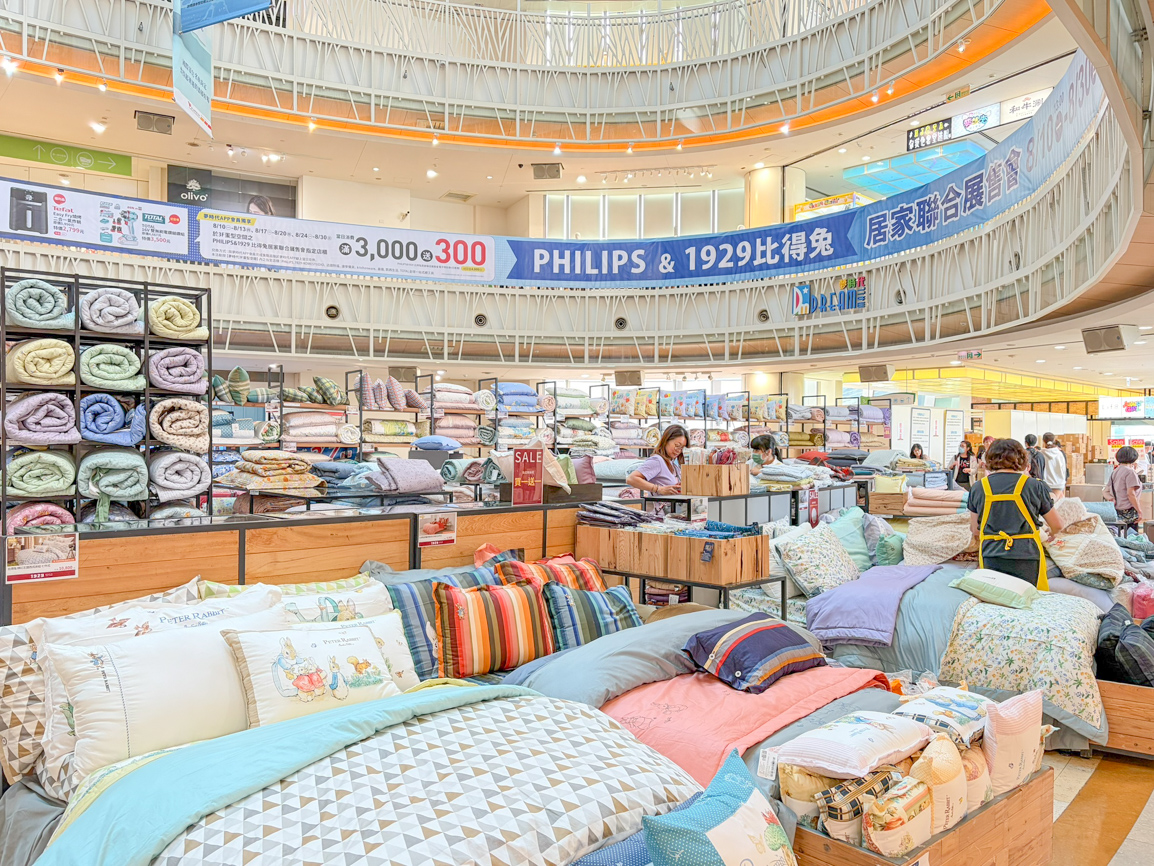 ▲年度最殺折扣的PHILIPS&1929比得兔居家聯合展售會，即日起至8.30在3F蛋型空間登場。（圖/高雄夢時代提供）