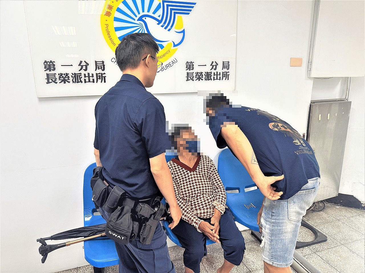 老婦忘返家路　長榮巡邏警溫馨撫慰平安接送