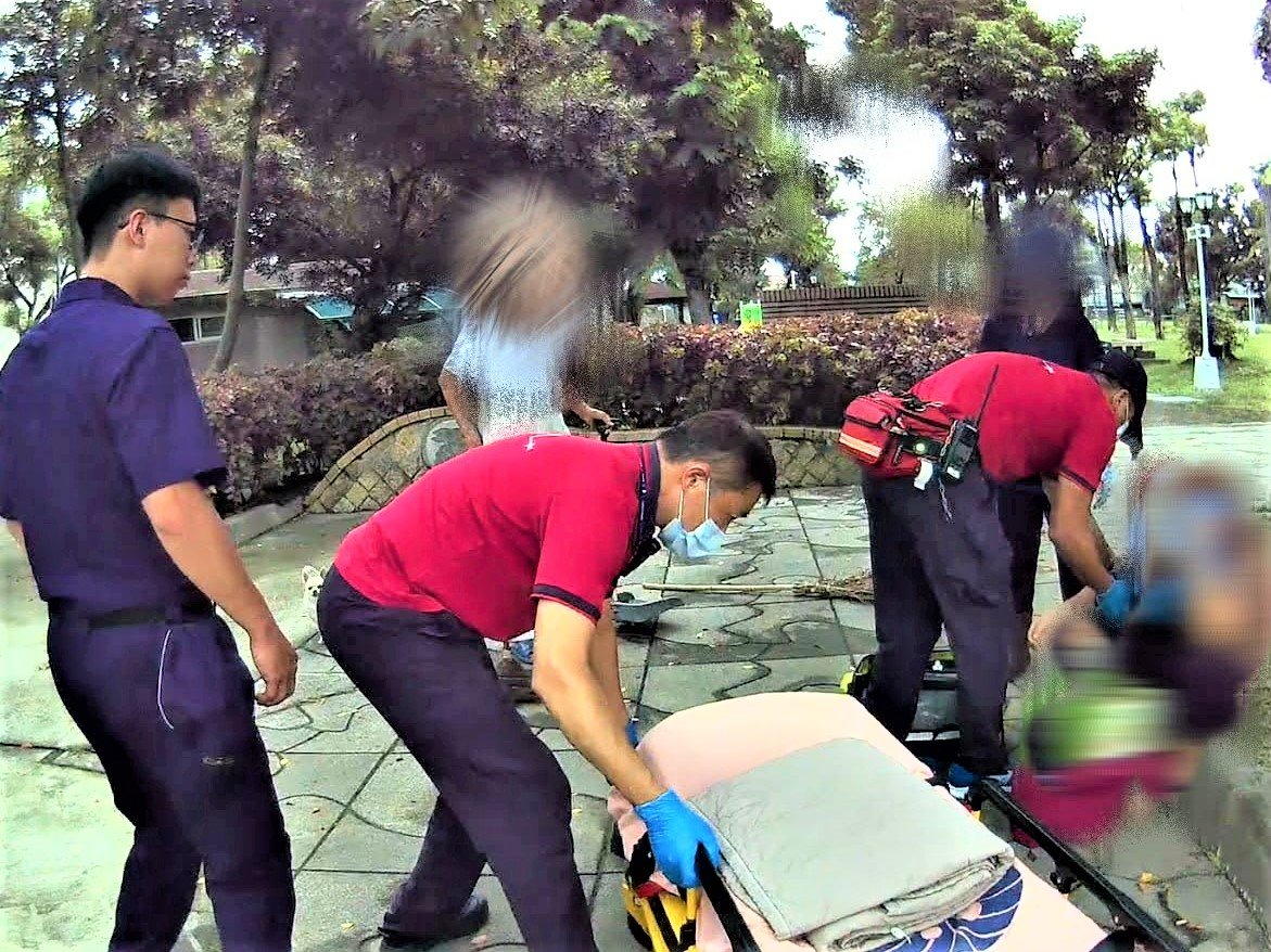 酷暑難耐暈眩路倒　新南警馳援關懷速送醫