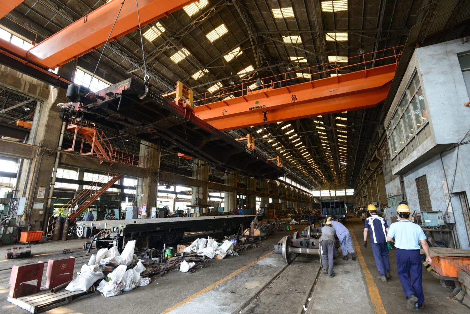 昔日火車醫院華麗轉身為高雄親子遊樂園區  開幕日限定退休職人帶路探秘 現地展回顧百年機廠歲月
