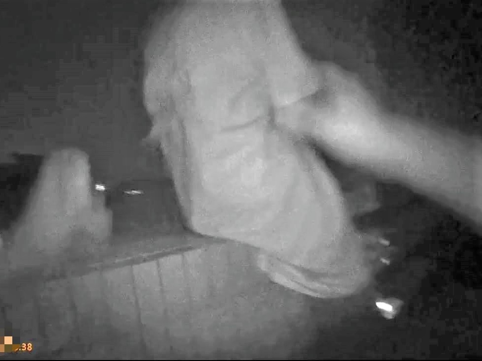 工作受挫獨坐頂樓　八掌警化身心靈導師耐心勸導化解危機