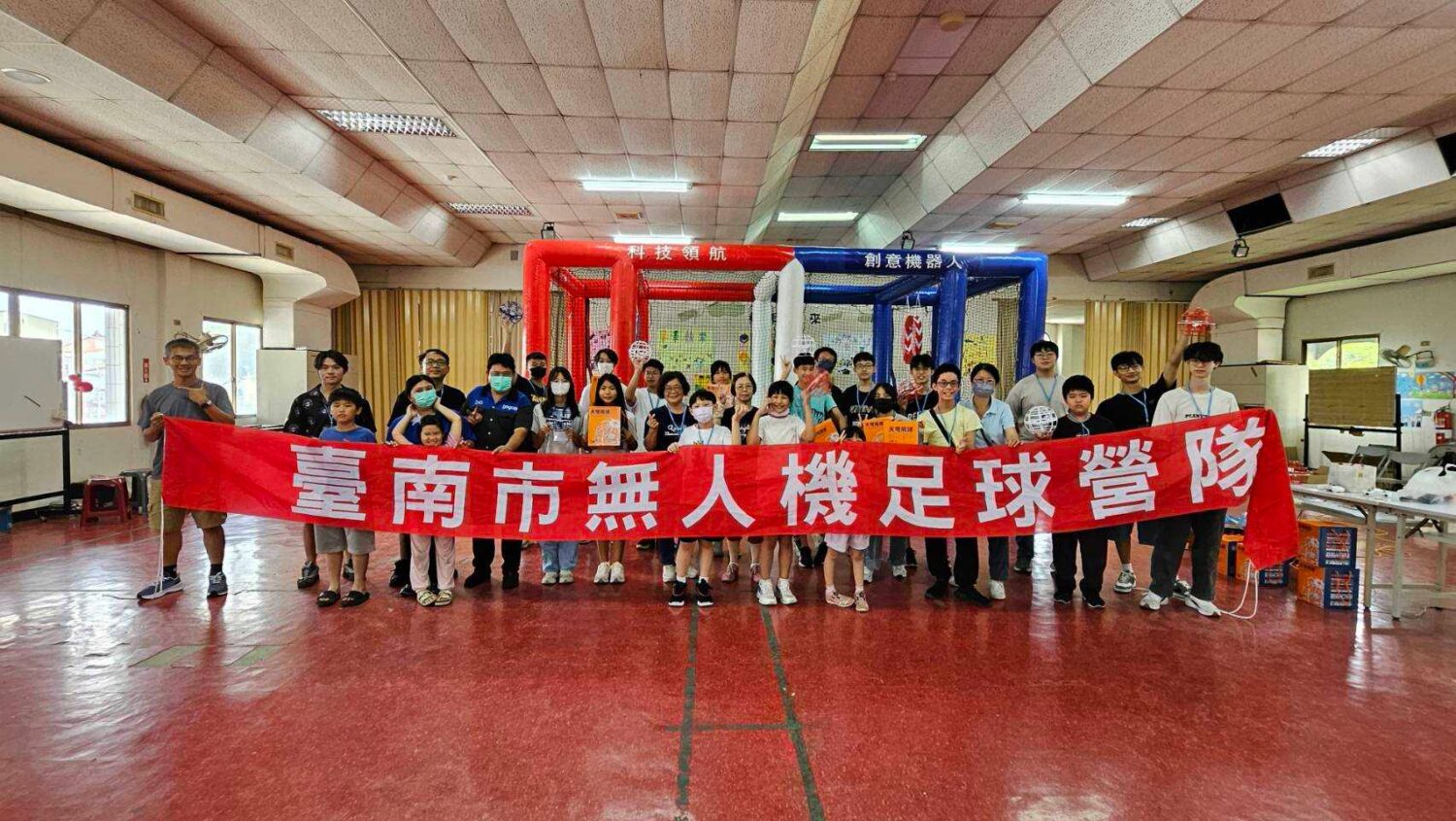 臺南暑期8梯次體驗營　逾百名學生空中攻防玩科技