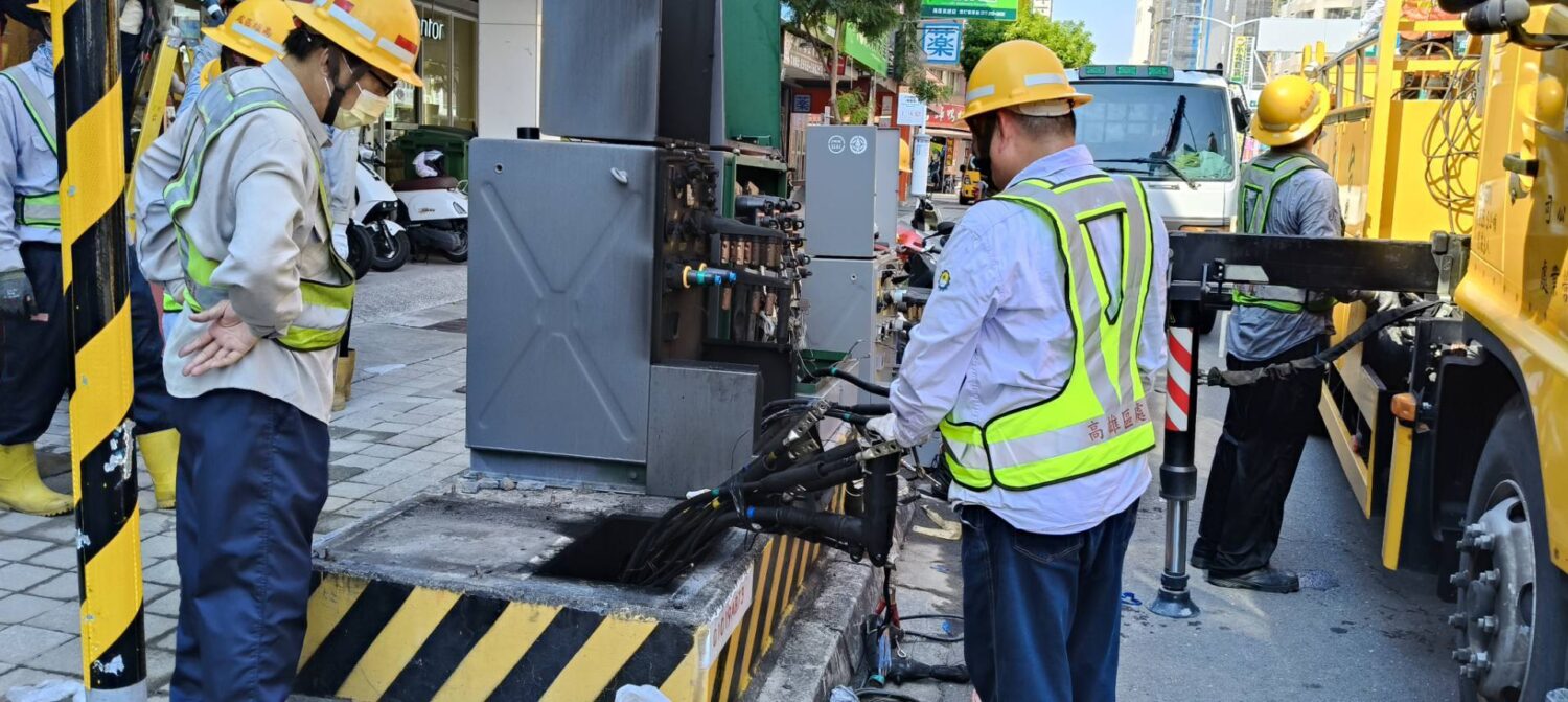 華夏路變壓器線路負載過高 台電高雄區處加派人員立即搶修