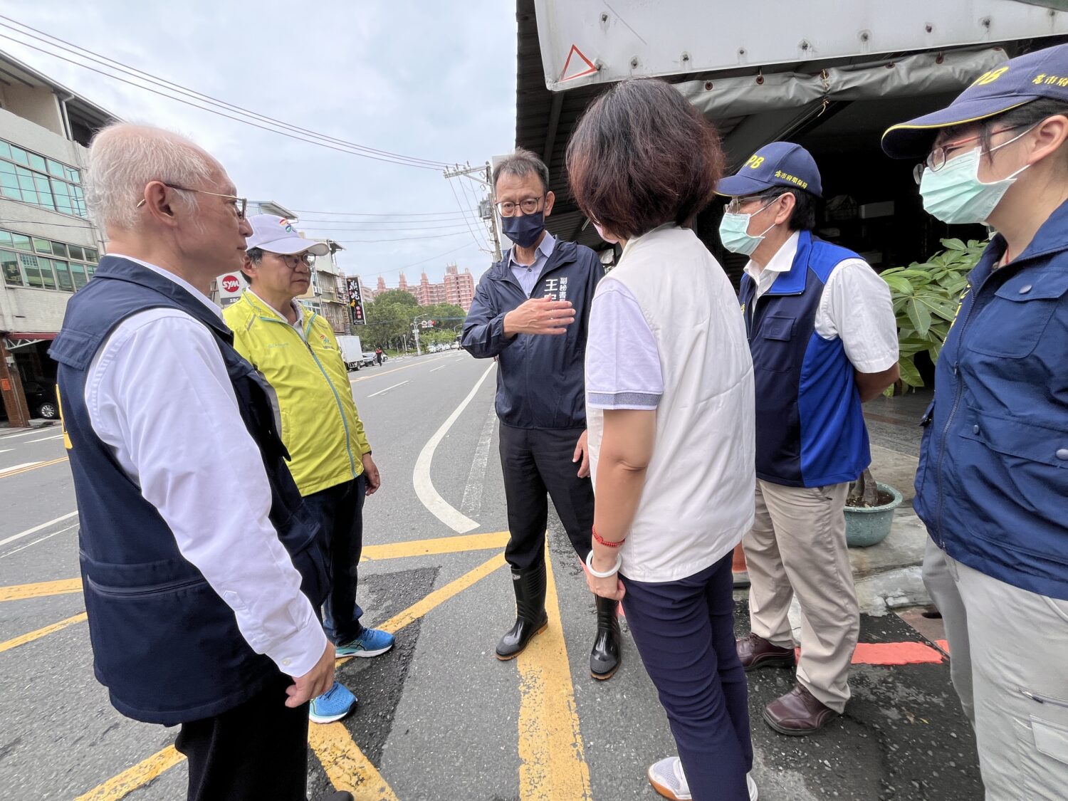 岡山區登革熱家庭群聚　單日查獲多處孳生源開出30張舉發單 擴大採檢170人無新增確診個案