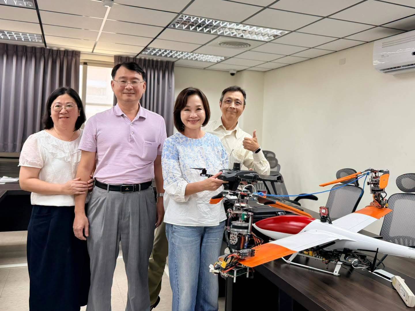 柯志恩批賴自提無人載具條例版本卻不敢堅持!柯競辦:國民黨版才是「國防+產業」務實版 柯志恩批賴自提無人載具條例版本卻不敢堅持!柯競辦:國民黨版才是「國防+產業」務實版