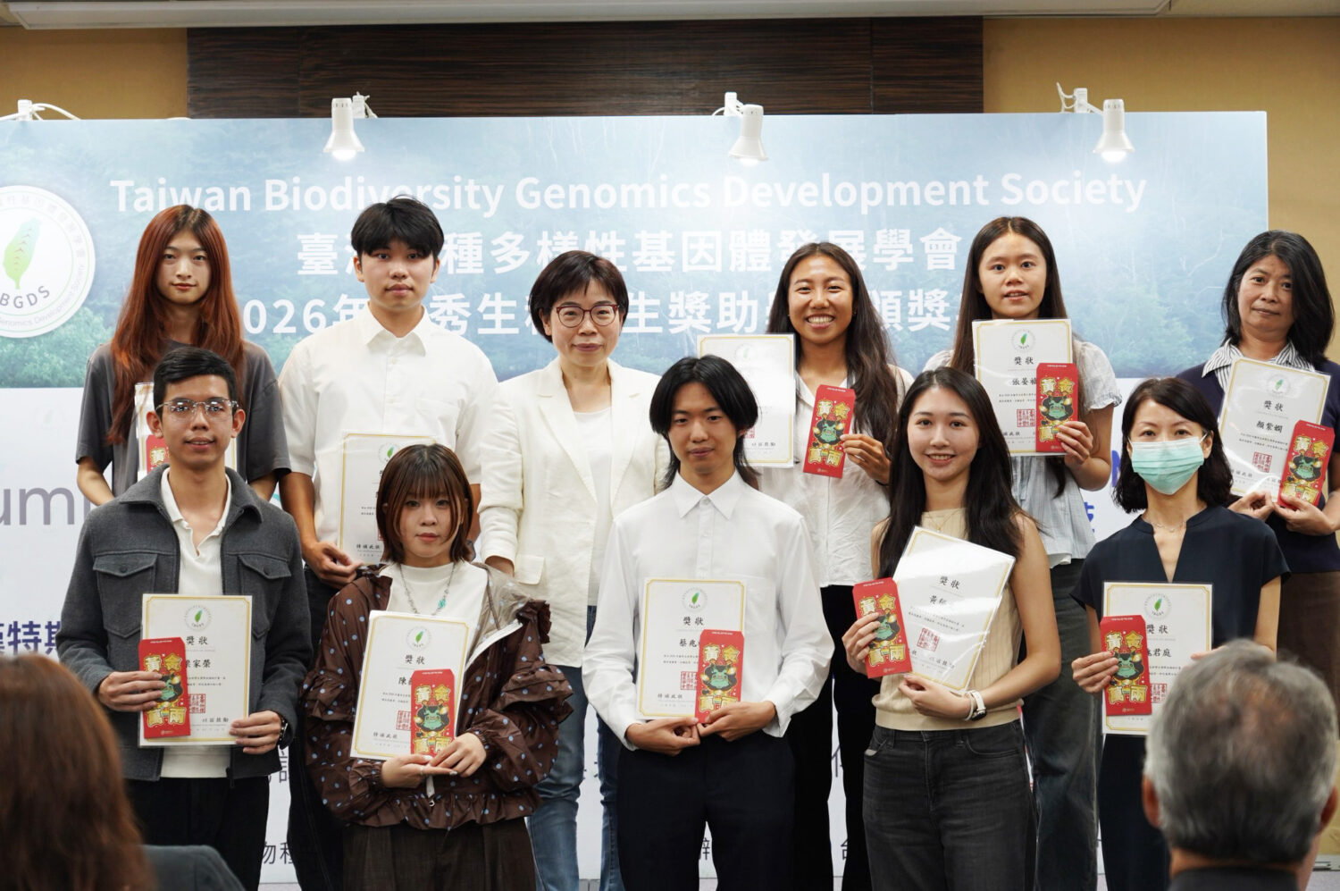 研發低成本高精準檢測方案 義守大學醫檢系雙傑榮獲「2026優秀生科學生獎學金」 研發低成本高精準檢測方案 義守大學醫檢系雙傑榮獲「2026優秀生科學生獎學金」