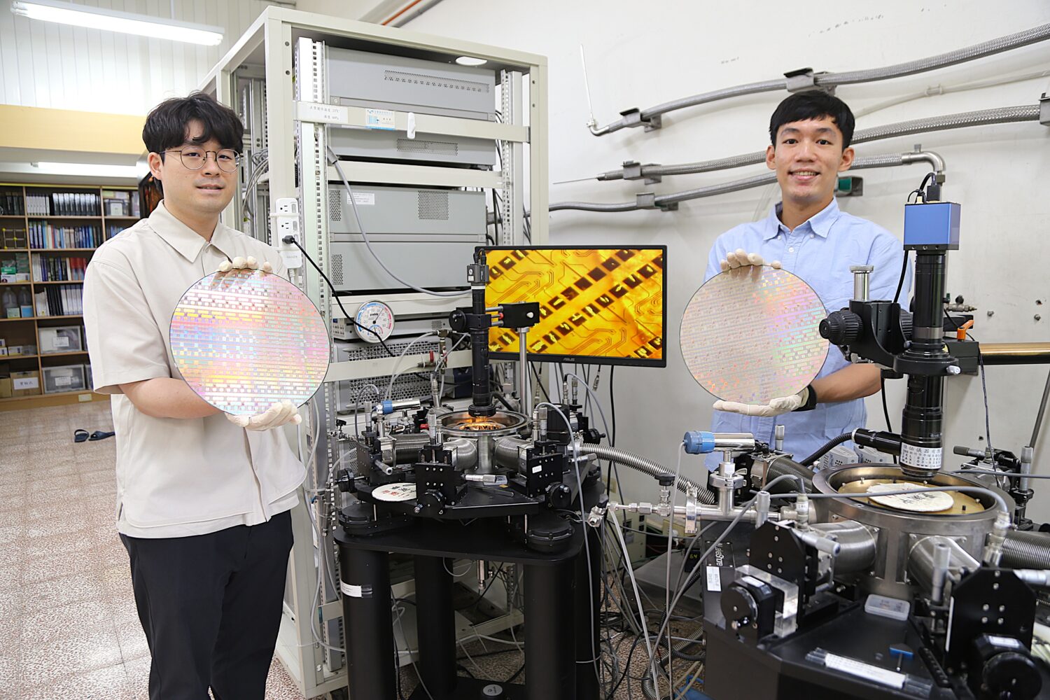 中山大學兩博士生獲TSIA獎學金 還沒畢業台積電就上門搶人 中山大學兩博士生獲TSIA獎學金 還沒畢業台積電就上門搶人