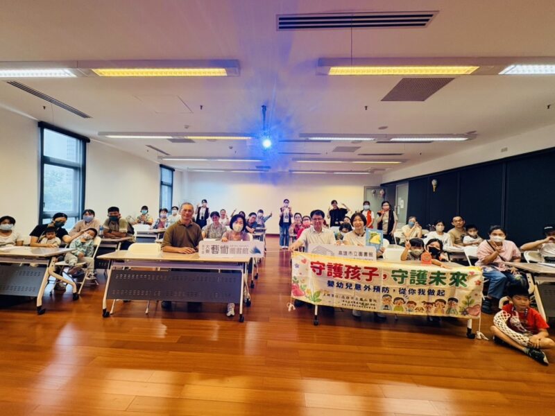 父親節閱讀傳愛 鳳山醫院打造失智友善全齡家庭 從守護孩子到陪伴長輩