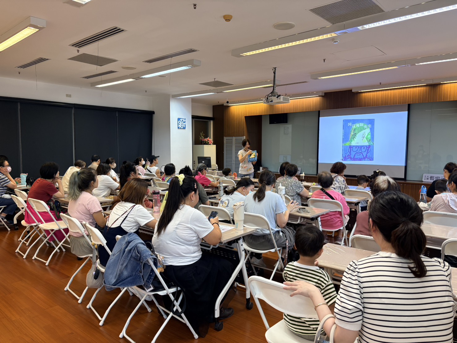 父親節閱讀傳愛 鳳山醫院打造失智友善全齡家庭 從守護孩子到陪伴長輩