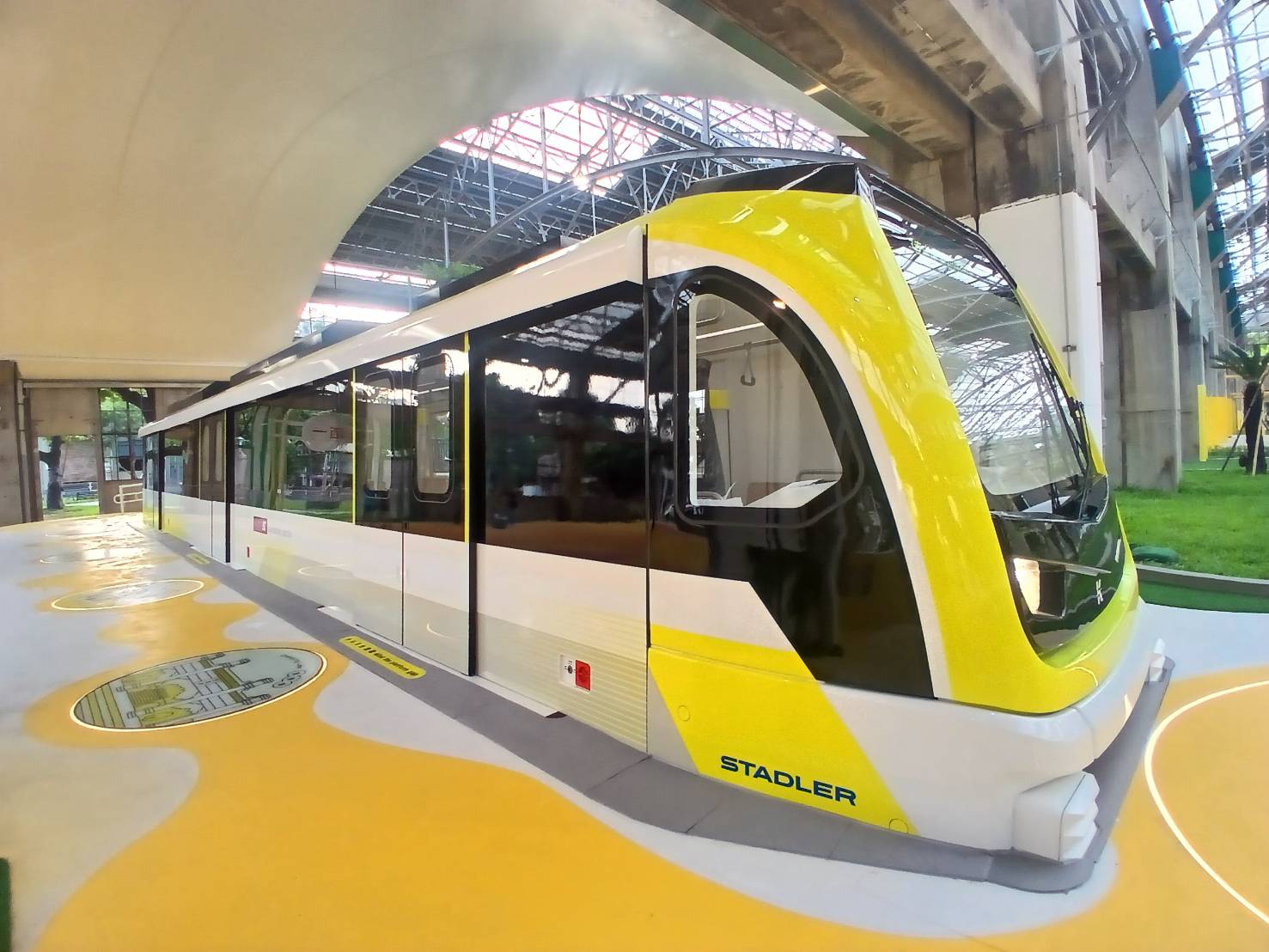 高雄親子遊樂園區正式開幕 黃線列車模型搶先亮相展現軌道新未來