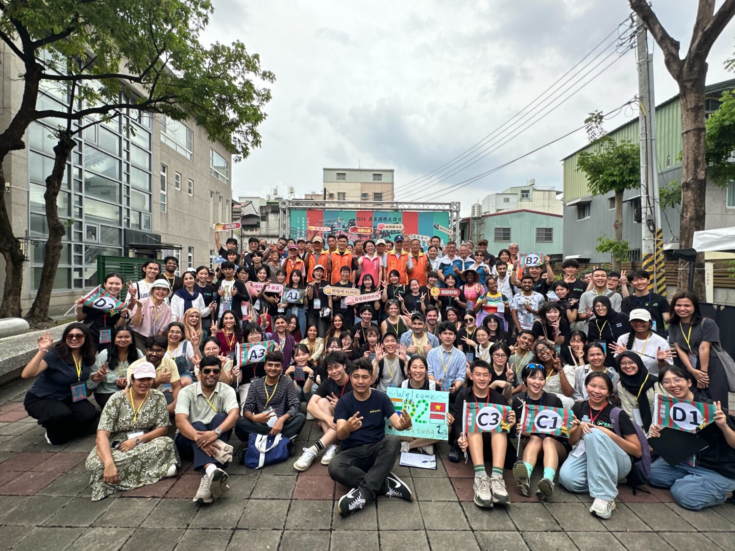 看見屏東文化魅力 藝術家、孩童創作與青年志工 共譜城市記憶 看見屏東文化魅力 藝術家、孩童創作與青年志工 共譜城市記憶