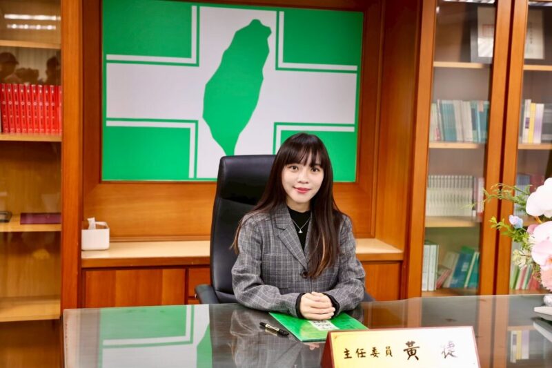 民進黨高市黨部主委黃捷號召認購100盒庇護工場中秋禮盒 響應總統府挺公益！