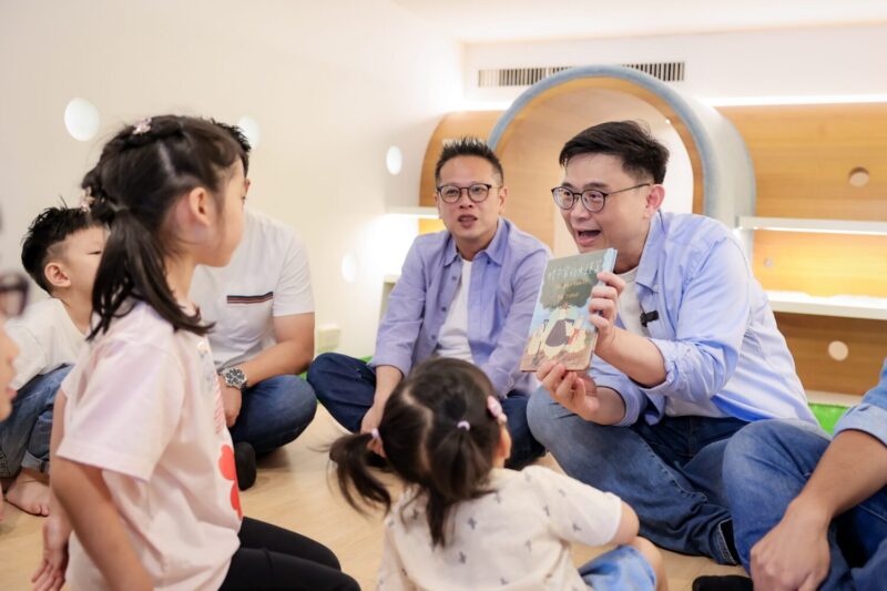 父親節前夕賴瑞隆偕議員共讀繪本　首推雙語政見、承諾預算翻倍，打造2030雙語之都