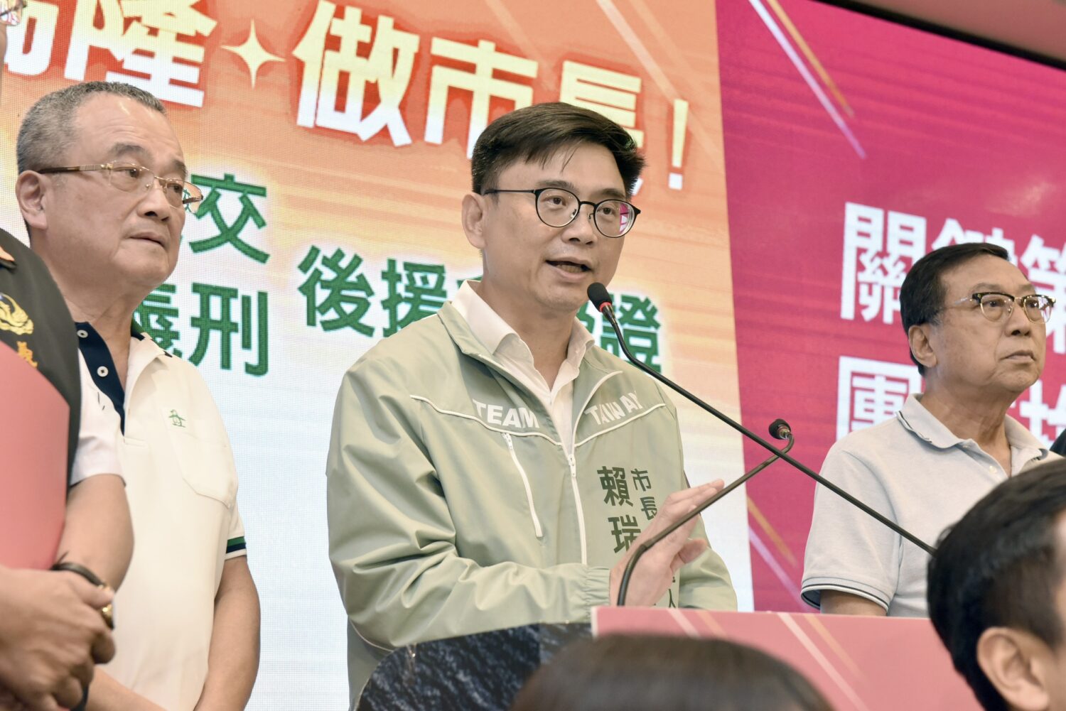 賴瑞隆率先支持中央明年普發一萬!並將捐作公益 全民共享經濟成果 賴瑞隆率先支持中央明年普發一萬!並將捐作公益 全民共享經濟成果