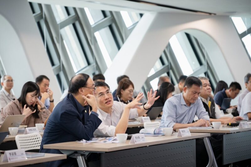 交通部視察高雄港旅運中心多元空間規劃與使用情形 肯定戰情中心及郵輪大樓運作