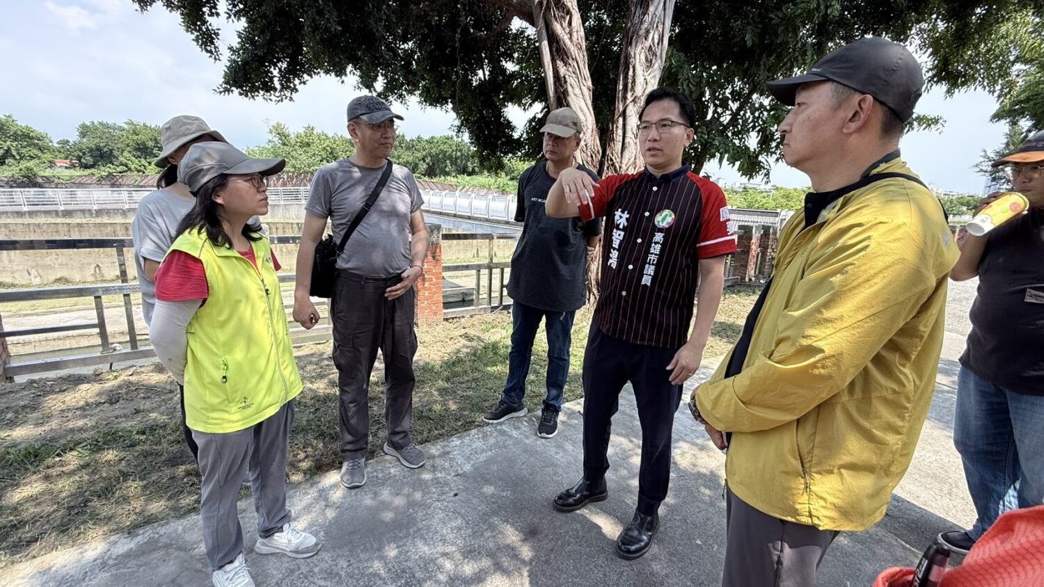 小黑蚊肆虐鳳山溪，林智鴻建議引進「生態工法」根除