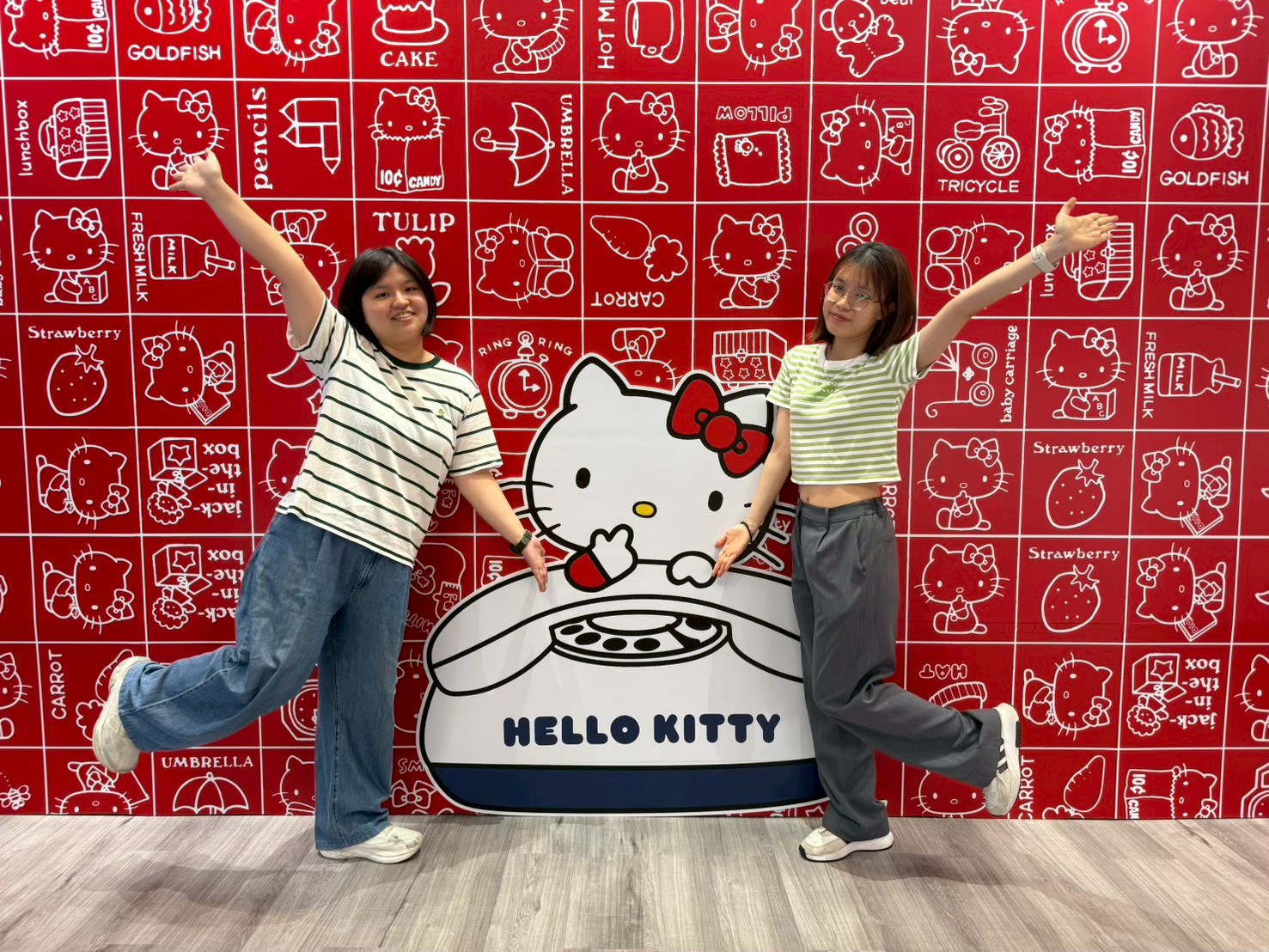 ▲《Hello_Kitty_展_—當我改變時，Kitty_也跟著蛻變—》以豐富互動與可愛場景吸引大小粉絲，掀起暑期觀展熱潮，觀展累計吸引超過萬人。（圖/新光三越高雄左營店提供）