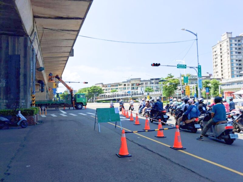 前鎮區中山三路與凱旋四路口8月10日至11日辦理號誌施工交通局請用路人減速慢行