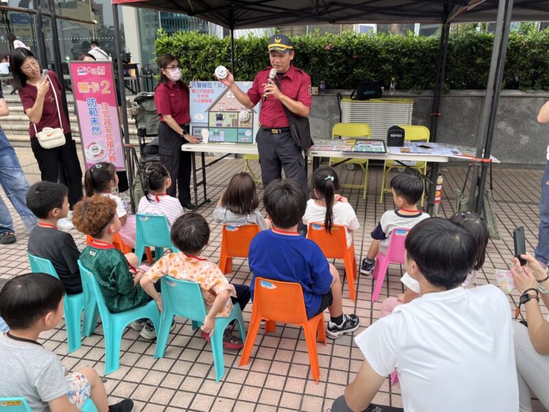 暑假防災不打烊 小小消防員體驗營帶領親子學安全