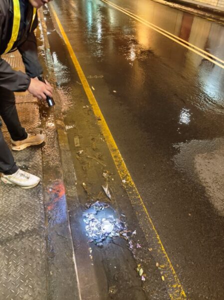 中正地下道排水溝夜間清淤 高市水利局請用路人減速慢行
