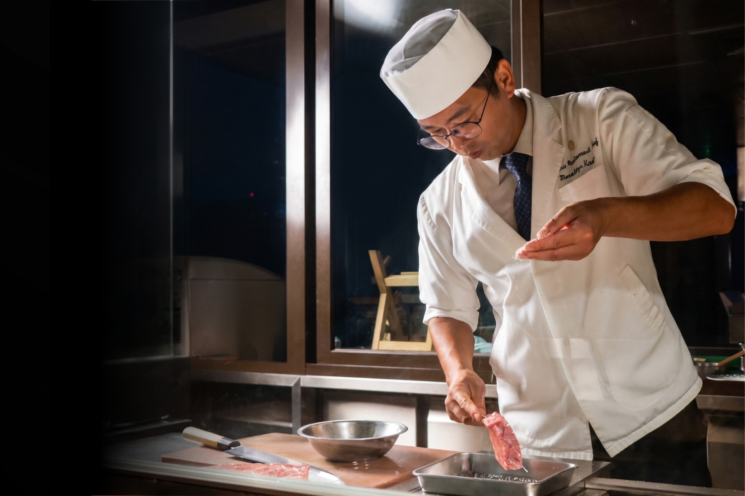 ▲高雄洲際酒店 WA-RA《秋季割烹》以「月」為靈感核心，呈現秋季海鮮與秋季物產豐饒的溫潤滋味。（圖/高雄洲際酒店提供）