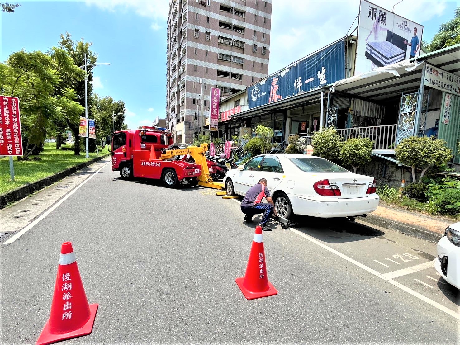 車牌註銷霸占格位　後湖警開單拆牌移置