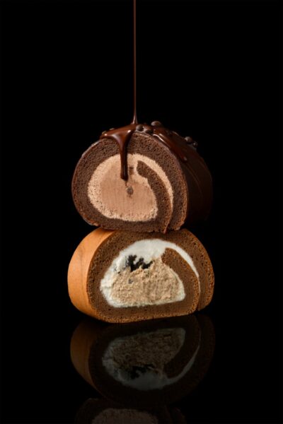 ▲亞尼克BLACK黑饌頂級生乳捲系列獻上濃厚深邃「喀麥隆精品巧克力生乳捲」。（圖/亞尼克提供）
