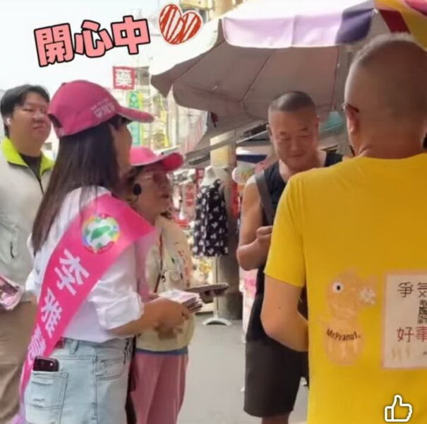 周海玲里長陪同高雄市議員李雅慧莒光市場拜票