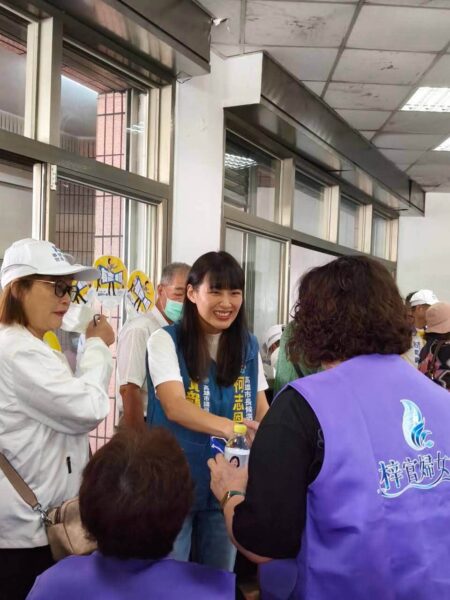 黃韻涵參加柯志恩之友成立大會 謝謝每一位熱情鼓勵、願意停下來交流的鄉親！