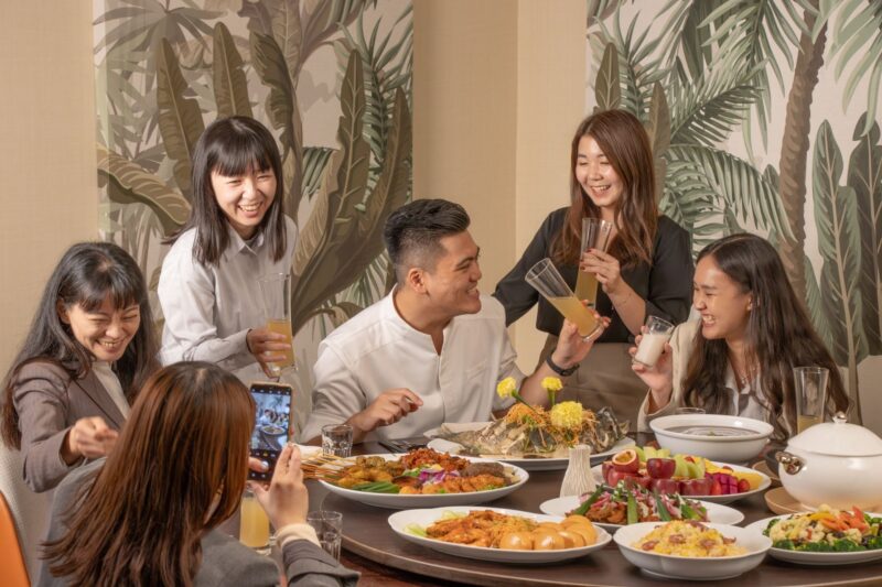 ▲HAWKER好客南洋餐廳由洲際行家主廚團隊重新詮釋南洋經典料理，餐期全區包場低消NT$150,000+10%起。（圖/高雄洲際酒店提供）