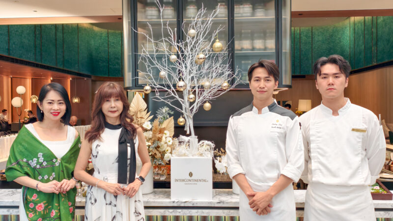 ▲高雄洲際酒店團隊與永生花藝術家林小霜合影。左起為高雄洲際酒店行銷業務總監 陳佩詩。（圖/記者張忠義攝）