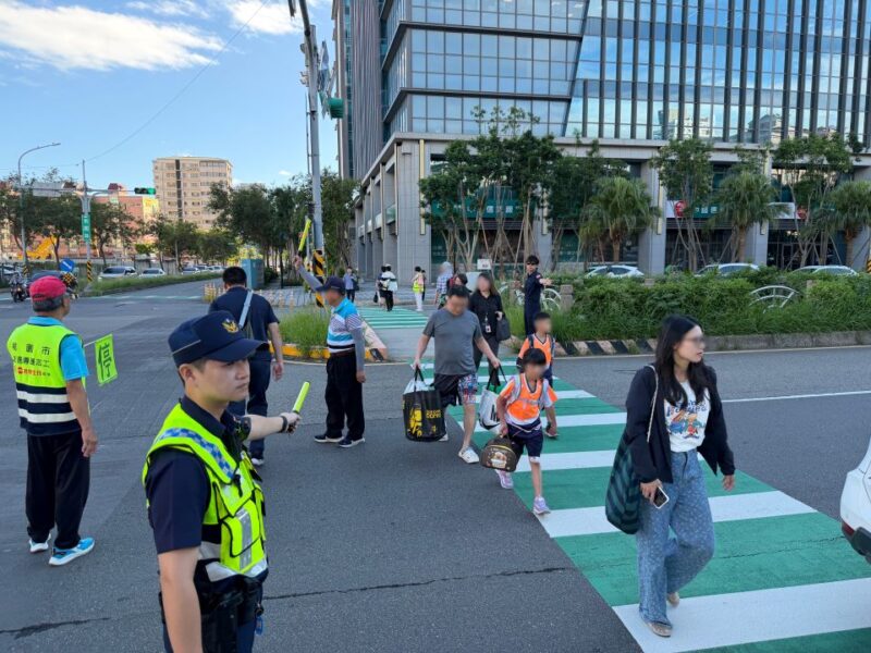 迎開學日！啟動「安全護童專案」　警力與學校雙向守護