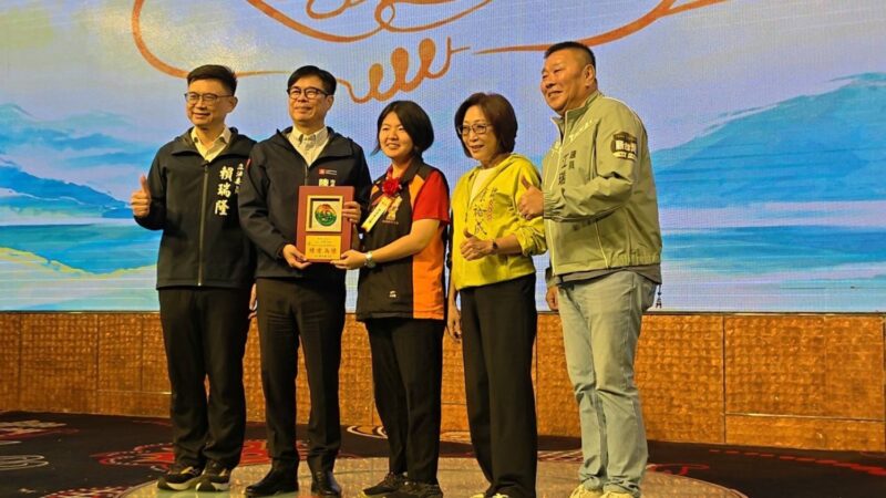 鳳邑開漳聖王廟獲高雄市績優宗教團體 鄭安秝主委：把信仰化為服務地方的力量