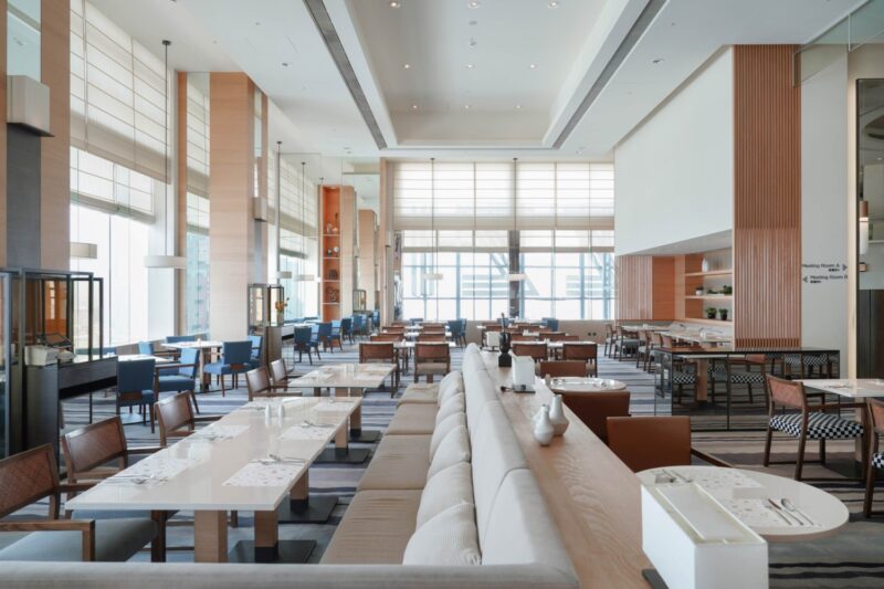 ▲Cozzi THE Roof餐廳即日起至10月31日規劃週年慶餐飲優惠，AMAZZING CLUB會員於平日午、晚餐時段用餐，可享三人同行85折、四人同行75折。（圖/和逸飯店高雄中山館提供）