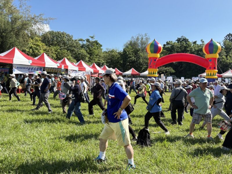 教師節感恩健走澄清湖登場　 高科大1,500人齊聚走出健康、共聚師恩