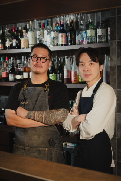 ▲承億酒店Papillon 主廚⾼紹涵（Adair）（右）＆⾼雄在地名店-脂肪肝主理⼈施康宏宗（左）。（圖/高雄承億酒店提供）