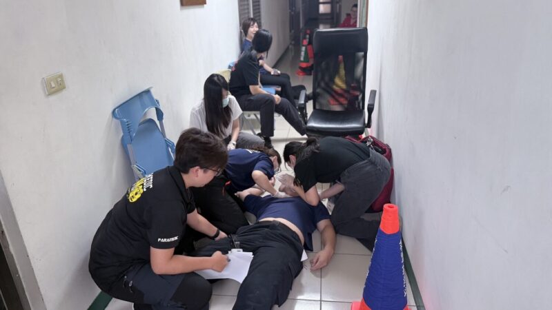 舞台倒塌、踩踏全都來！高雄消防旗山分隊演練MCI救援　團隊合作拚效率