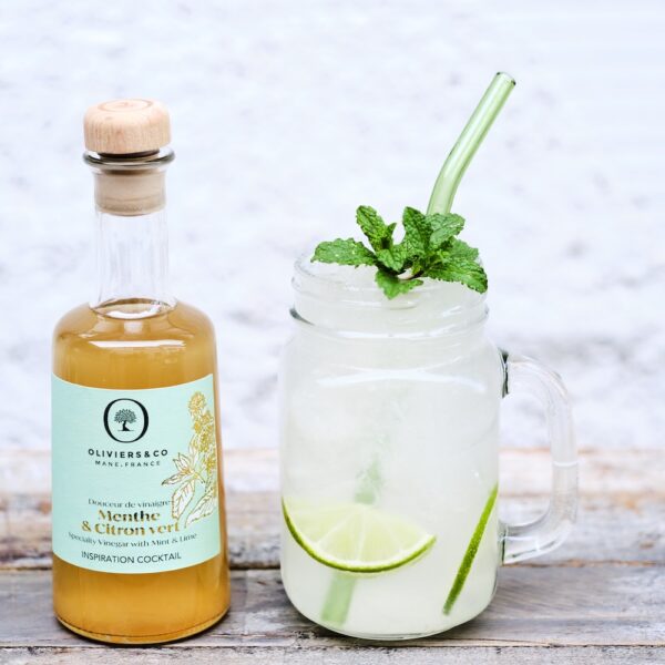 ▲法國薄荷萊姆白葡萄香醋取材自經典的Mojito，萊姆的明亮酸香搭配薄荷清新的草本氣息，帶來輕盈俐落的風味。（圖/OLIVIERS&CO.提供）
